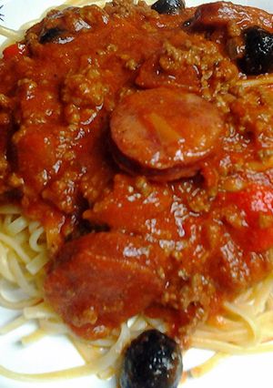 A picture of linguine in meat sauce.