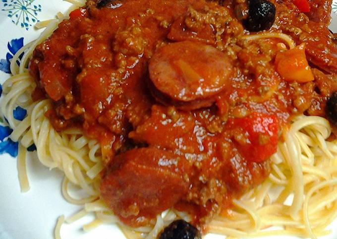 linguine in meat sauce