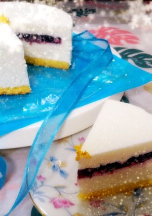 A picture of Snowy White Cheesecake Made with Yogurt.