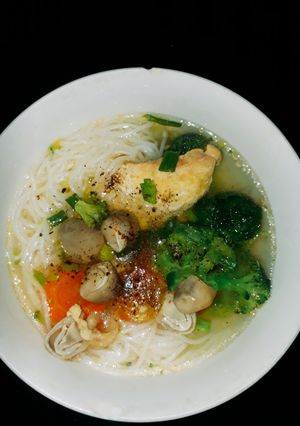 Hình của món Bún nước lèo rau củ thịt gà.