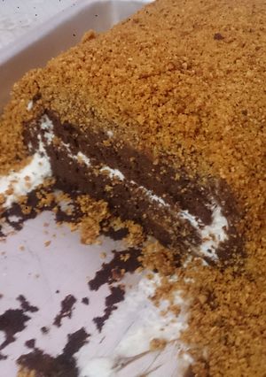 A picture of Ponny's Choco ganache cake with almond crumble.