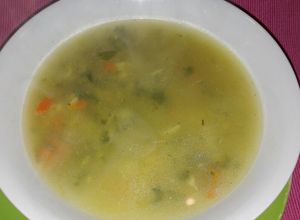 Una foto de Sopita ligera..🍜