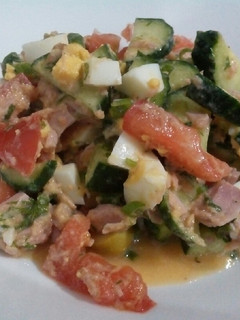 Фото Салат с тунцом и оливками.