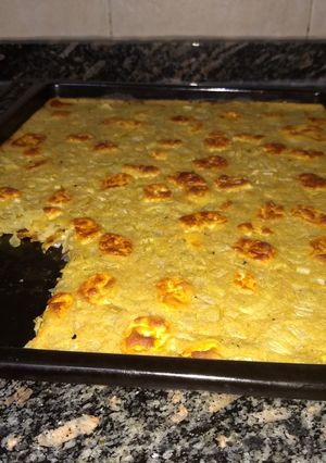 Una foto de Fainá rellena con cebolla y queso