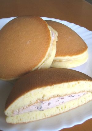A picture of Dorayaki Cream-Filled.