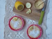 Una foto di dolci con il cous cous