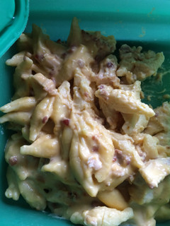 A picture of Mac And Cheese Soup With Chicken And Bacon.