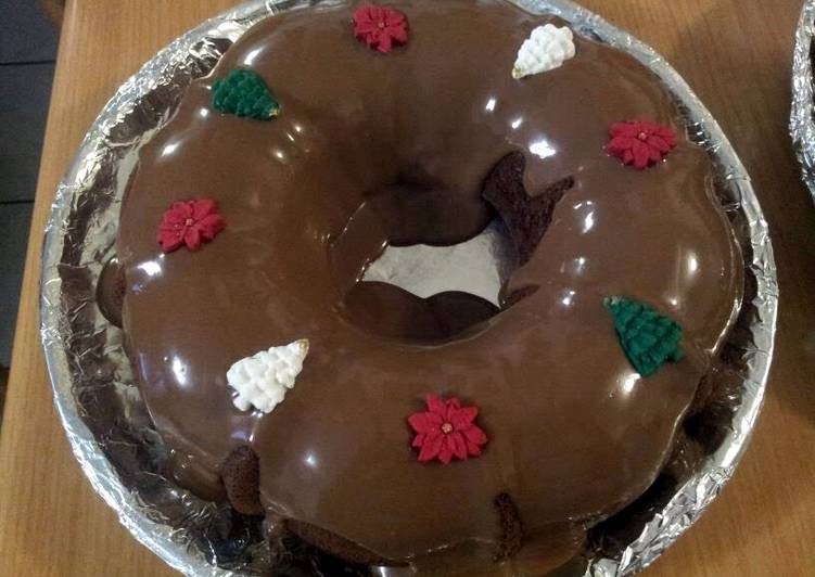 Easy Moist Chocolate Cake With Chocolate Ganache