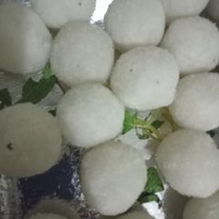 A picture of Milkmade coconut ladoo.