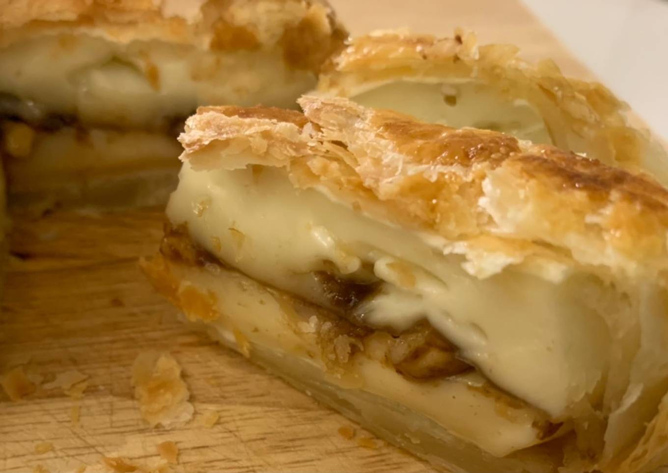 Baked Brie in Puff Pastry