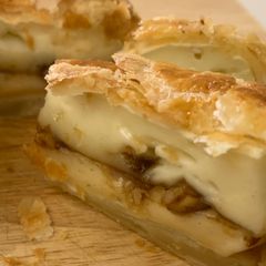A picture of Baked Brie in Puff Pastry.