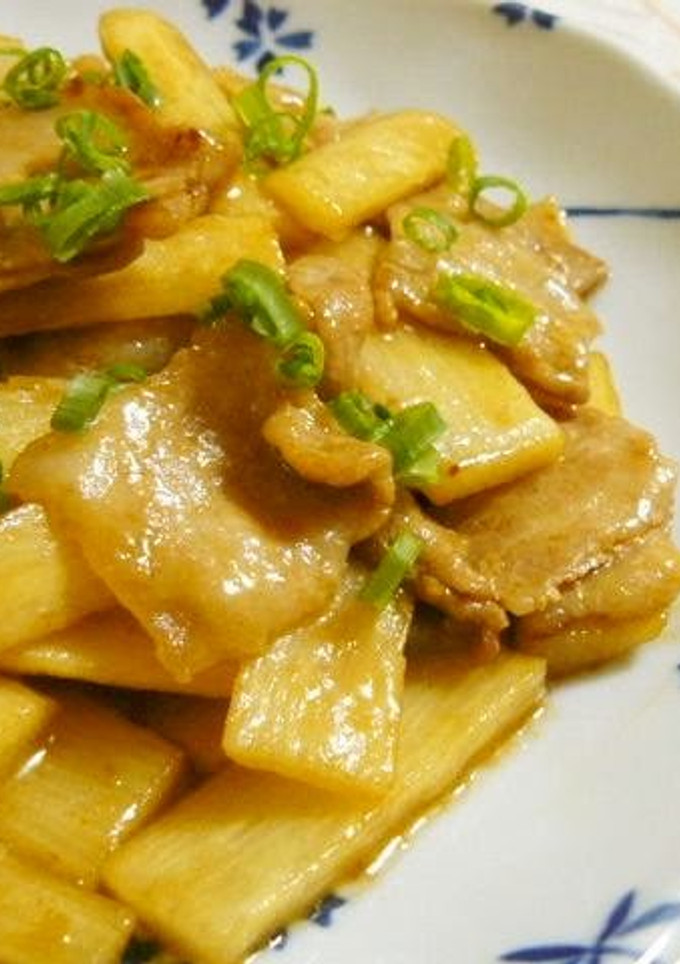 A picture of Rich Stir-fried Pork Belly and Nagaimo Yam with Oyster Sauce.
