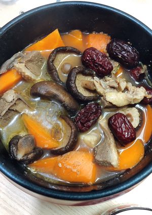 Hình của món Vịt hầm rau củ hoặc vịt lagu lowcarb.