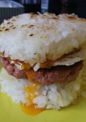 Una foto de Hamburguesa con arroz
