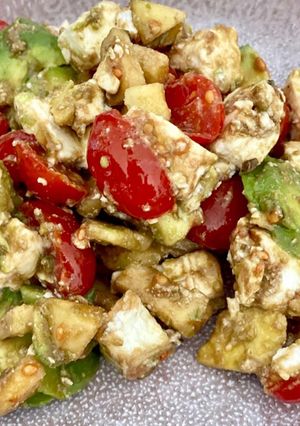 Foto de Salada de Abacate com Mozarella e Tomate Cherry