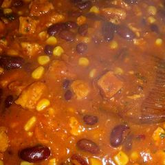 A picture of Vegetarian Dinner with Quorn and Kidney Beans .