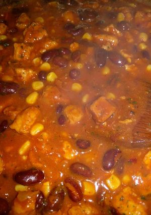 A picture of Vegetarian Dinner with Quorn and Kidney Beans .