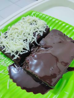 Foto resep Brownies Kukus topping Keju dan Coklat Lumer
