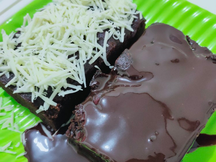 Langkah Mudah untuk Menyiapkan Brownies Kukus topping Keju dan Coklat Lumer Untuk Jualan