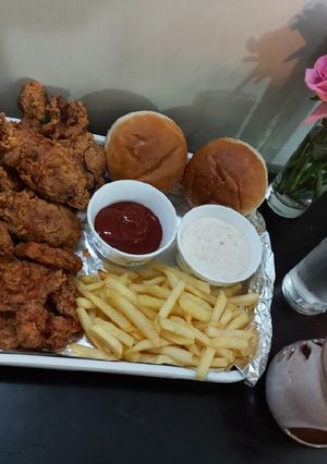 A picture of Chicken al baik from saudi Arabia.