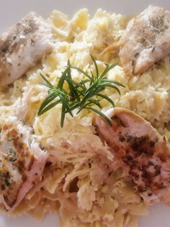 Una foto de Pasta con huevo, leche y queso