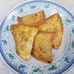 A picture of Chicken samosa.