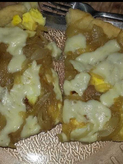 Una foto de Tarta de cebolla, queso & huevo 🧀🍳🧅