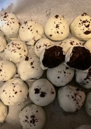 A picture of REINDEER DROPPINGS (OREO BALLS).