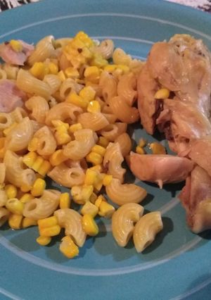 Una foto de Fideos con pollo y choclo