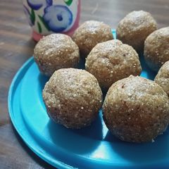 A picture of Peanuts laddu.