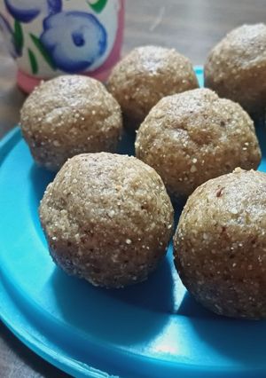 A picture of Peanuts laddu.