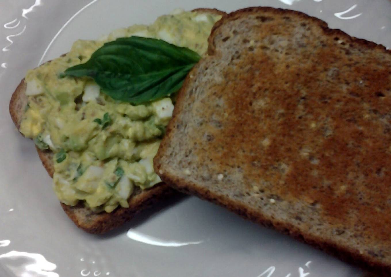 Bacon Egg and Avacado Breakfast Sandwich