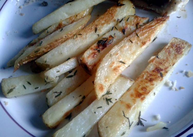 Steps to Make Quick &#39;Thyme Fries&#39; (vegan)