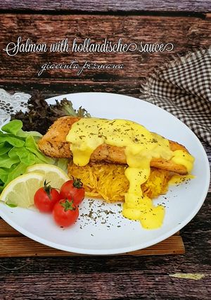 Foto resep Salmon with Hollandische Sauce