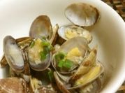 A picture of sake steamed clams