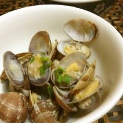 A picture of Japanese Littleneck Clams Steamed in Sake.