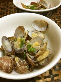 A picture of Japanese Littleneck Clams Steamed in Sake.