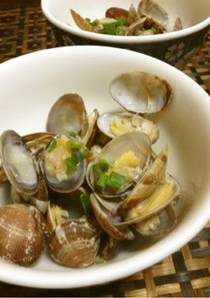 A picture of Japanese Littleneck Clams Steamed in Sake.