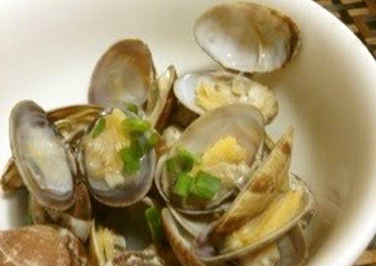 Steps to Prepare Super Quick Homemade Japanese Littleneck Clams Steamed in Sake