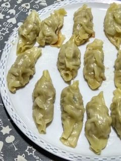 Una foto de Gyozas de carne de cerdo, gambas y pimiento verde