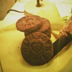 A picture of Hazelnut Love cookies.
