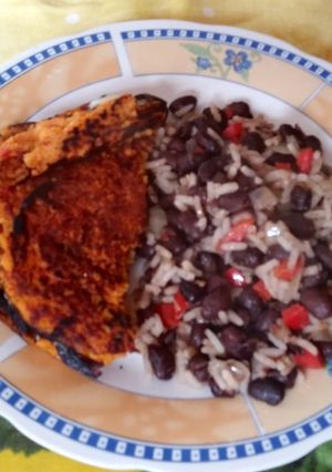 Una foto de Omelette de Calabaza con Porotos Negros y Arroz 💪