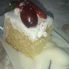 A picture of Simple vanilla cake.