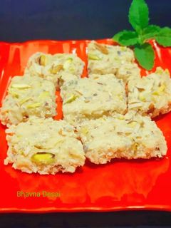 કોપરા પાક. (Coconut Barfi Recipe in Gujarati) રેસીપી મુખ્ય ફોટો