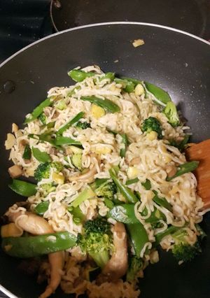 A picture of Noodles with veggies.