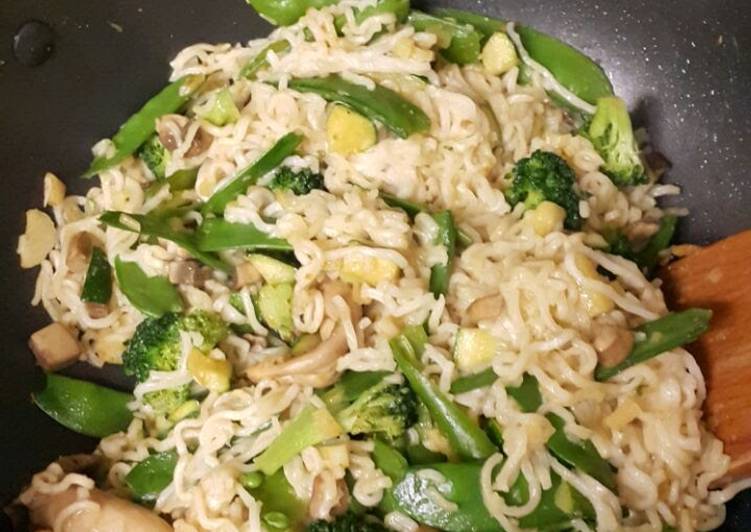 Noodles with veggies