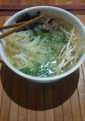 A picture of Traditional Japanese Ramen (with beef).