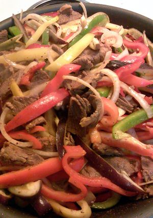 A picture of beef or chicken fajitas.