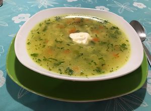 Una foto de Sopa liviana de mariposas