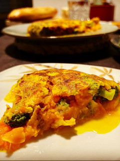 Foto principal de Tortilla española de brócoli y zanahorias 🥕 🥦